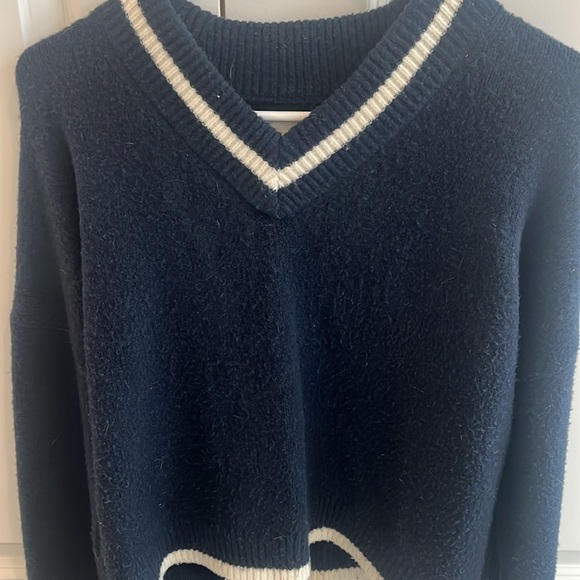 Abercrombie & Fitch V Neck Varsity sweater - Picture 2 of 4